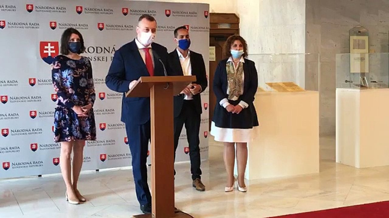 ZÁZNAM: Brífing ministra práce Milana Krajniaka