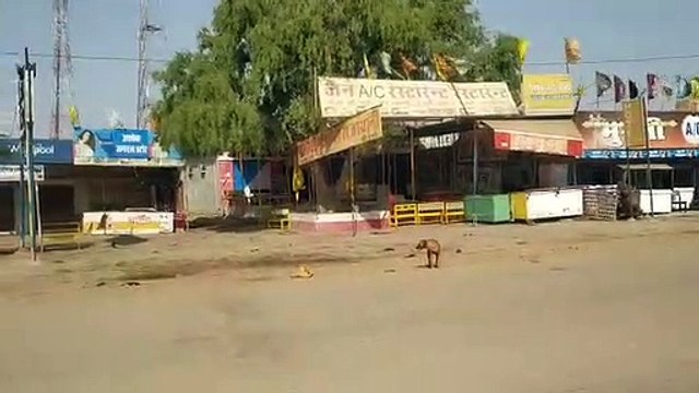 चारों ओर पसरा सन्नाटा