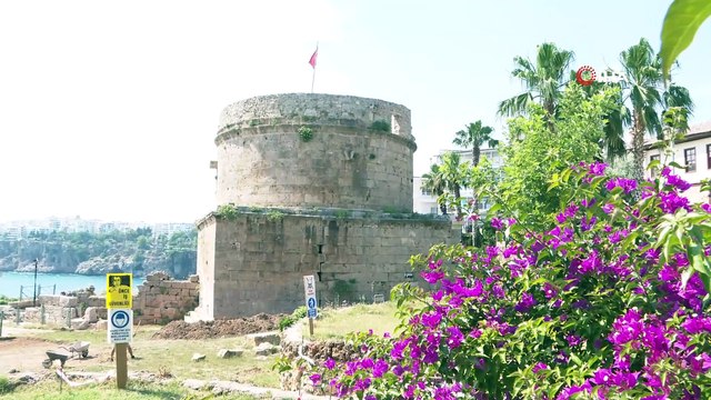 Tarihi Hıdırlık Kulesi çevresinde arkeolojik kazı başlatıldı