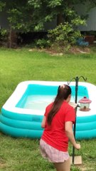 Sauvetage d'un écureuil dans une piscine (Fail)