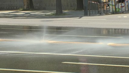 [서울] 서울시, 도로 위 물 분사 '클린로드' 하루 3번 확대 가동 / YTN