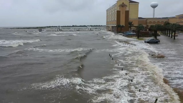 Cristobal's storm surge swamps Gulf coast