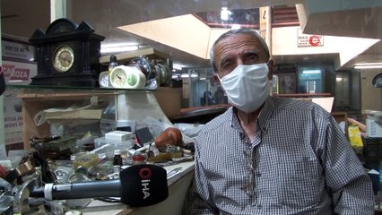 54 yıllık antika saat ustası özlediği saatlerine kavuştu