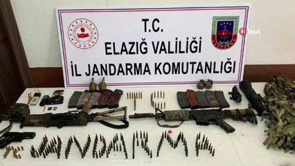 Etkisiz hale getirilen  2 teröristten, silah ve bombaların yanı sıra gizlenme kamuflajı ele geçirildi