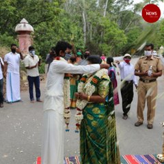 Tired of delay by lockdown, this couple got married at TN-Kerala border check-post