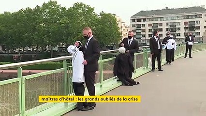 Vidéo. A Rouen, les maîtres d’hôtel simulent leur mort pour alerter sur leur situation