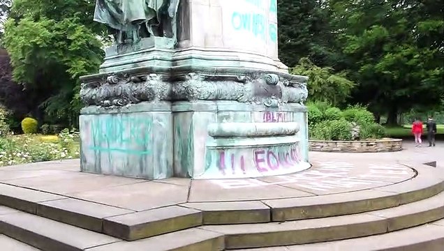 Queen Victoria statue