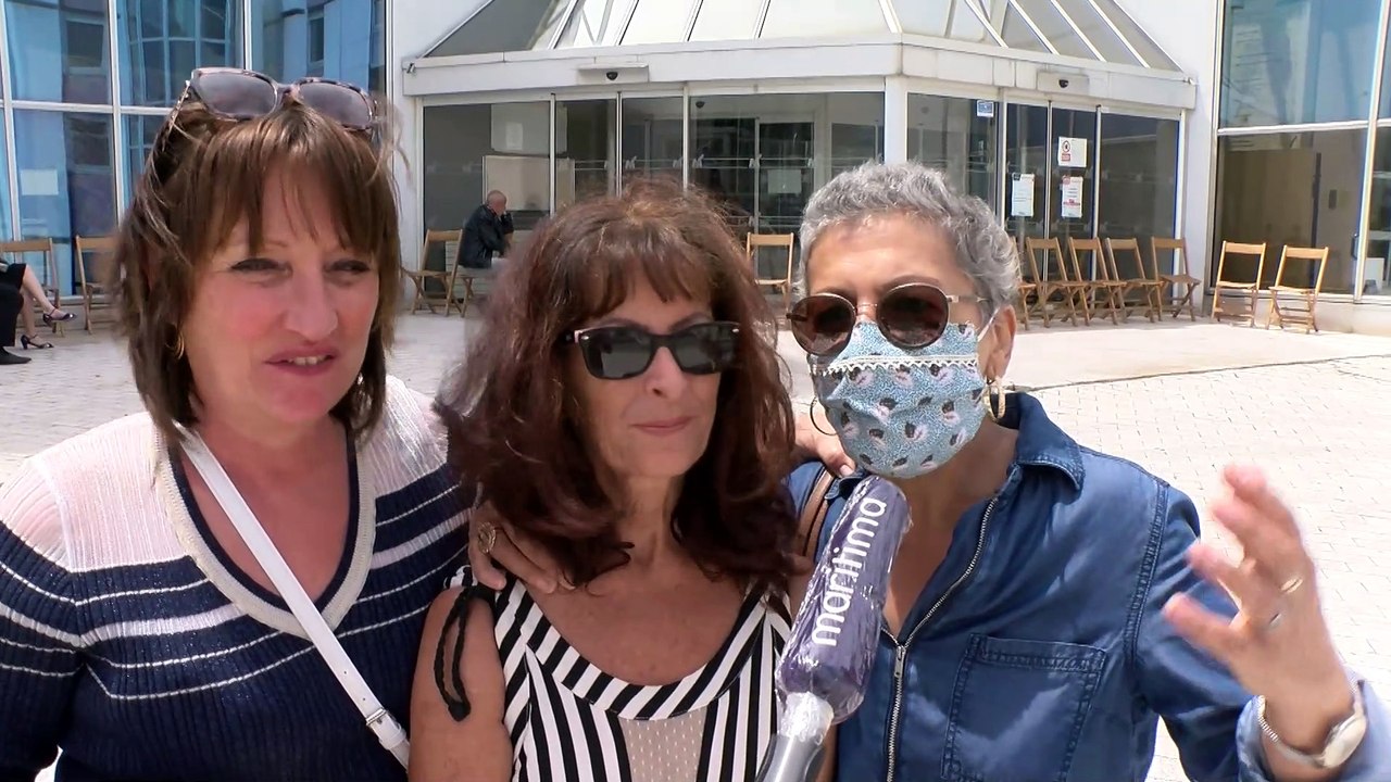 Trois anciennes hôtesses d'accueil de la mairie.