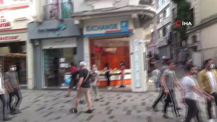 Taksim’de polisin “hoparlörlü drone” ile uyardığı vatandaşlar şaşkına döndü
