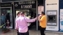 Kuyumcu, dükkanına giren gaspçıyı yakalayıp polise teslim etti - İZMİR