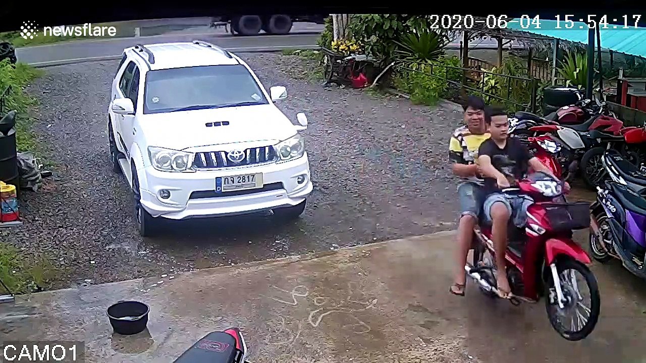 Motorcycle rider loses control and crashes while pulling into repair shop