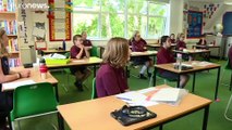 El Gobierno británico reconoce la imposibilidad de reabrir las escuelas de primaria en Inglaterra