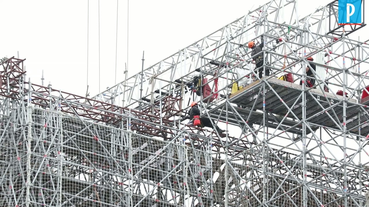 Notre-Dame de Paris : les « écureuils » s’attaquent à l’échafaudage