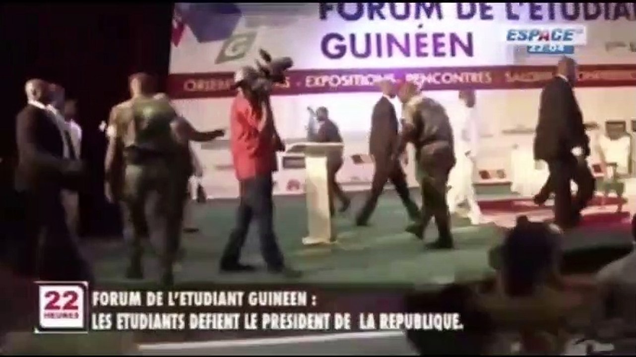 Il était une fois... Alpha Condé, les étudiants et les tablettes au palais du peuple
