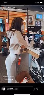 Mike Bahia y Greeicy Rendón de compras