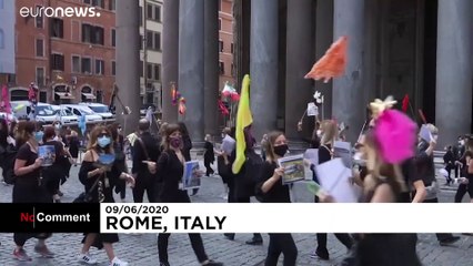 Italian tour guides protest lack of economic support