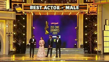 शादी के लिए बेताब रणवीर और आलिया स्टेज पर ही करने लगे रोमांस