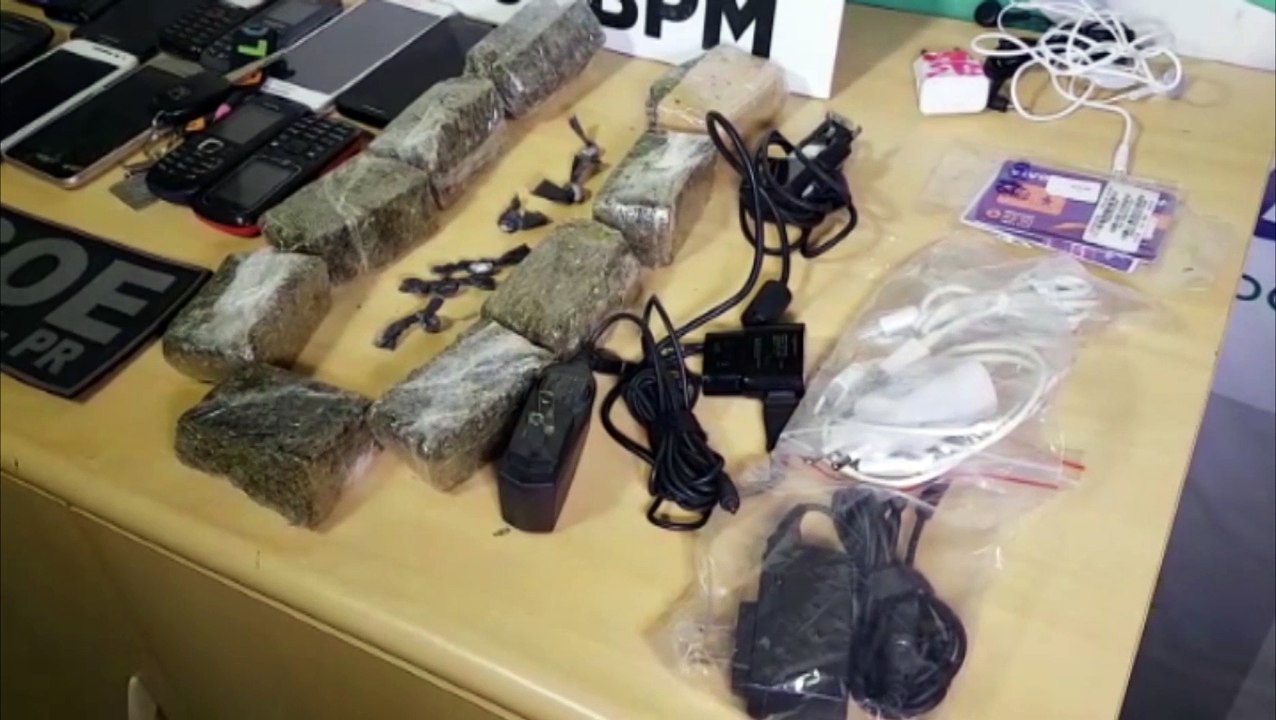 Dupla é detida pelo SOE com 17 celulares e porções de maconha nas proximidades da PEC