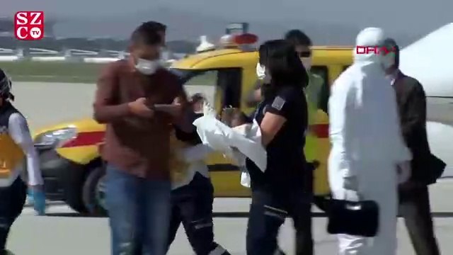 Siyam ikizleri Derman ile Yiğit, Londra'da ameliyatla birbirlerinden ayrılarak Türkiye'ye döndü