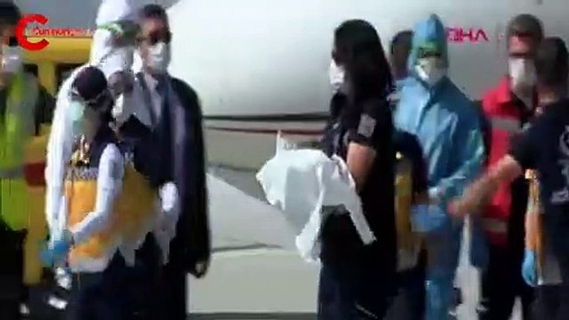 Ameliyatla ayrılan siyam ikizleri Derman ve Yiğit Türkiye’ye döndü