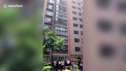Chinese firefighters rescue girl hanging from 13th-floor window