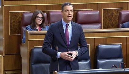 Sánchez dice a Casado que el "Gobierno está en pie"
