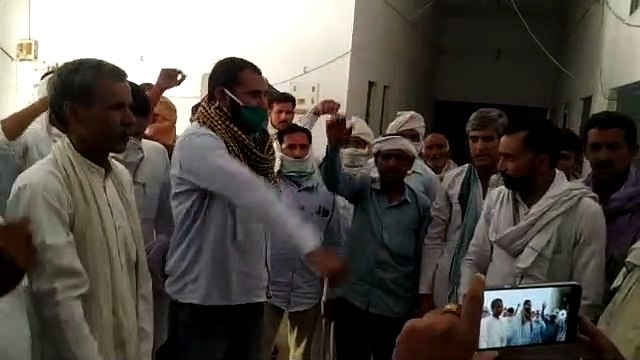 जलदाय विभाग कार्यालय के समक्ष प्रदर्शन