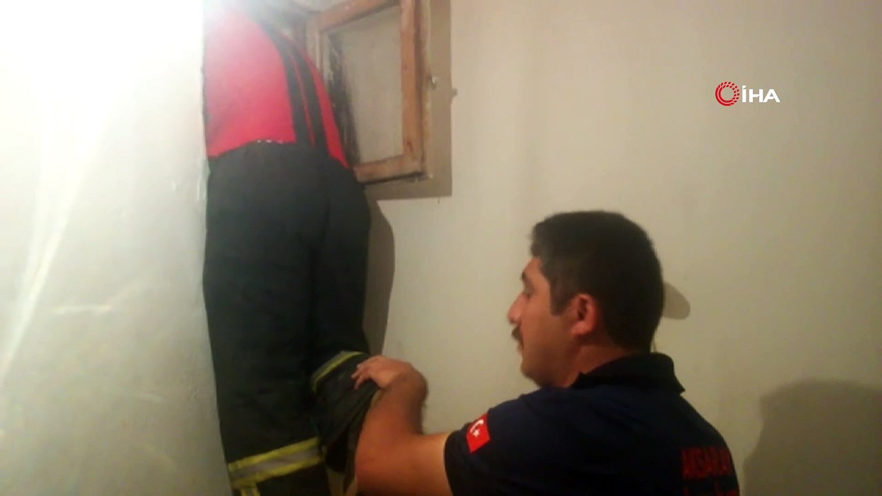 Havalandırma boşluğuna düşen yavru kedi itfaiye tarafından kurtarıldı