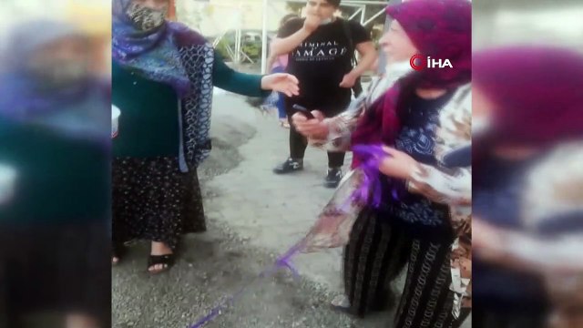 Ölen kedisi için ağıt yaktı...Yaşlı kadın kedisinin başında gözyaşlarına boğuldu