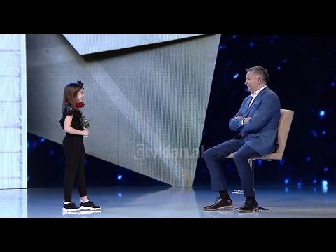 Vajza: Kush eshte me e bukur, une apo mami? Si i pergjigjet Klosi se bijes