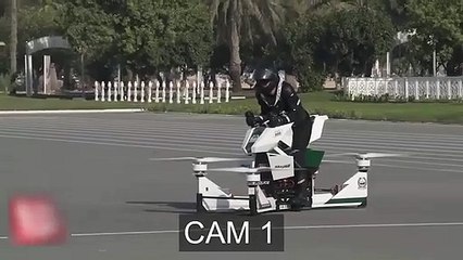 Dubai'de polislerin kullandığı hava aracı yere çakıldı