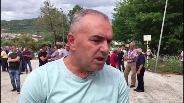 Punonjësit e Uzinës së Ballshit në protestë: Prej 8 muajsh të papunë, përfitojnë 1 pagë lufte