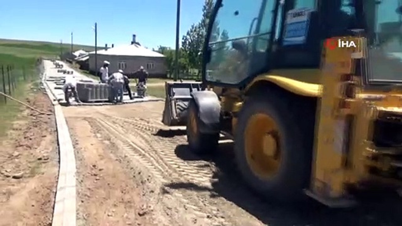Erciş Belediyesi'nden yol yapım çalışması