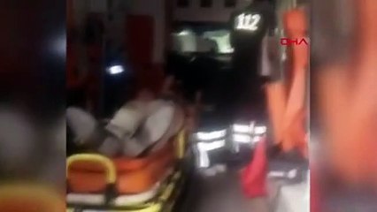 Beyoğlu'nda tarihi binanın duvarı çöktü: 3 yaralı