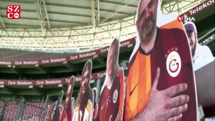 Galatasaray'da karton taraftarlar stattaki yerini alıyor