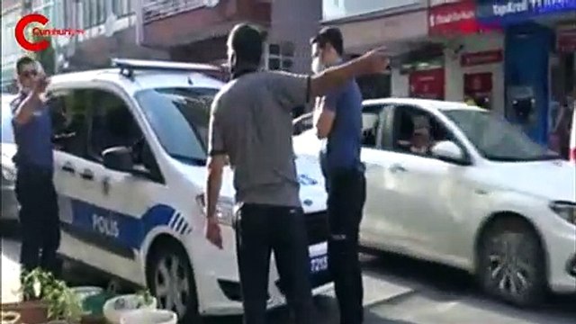 ücret vermek isteyen kadın kapısı açık minibüsten düştü .
