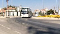 Otobüs videoları kavşakta savrulmadan dönen otobüs
