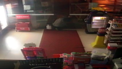 Atrapalhado com porta, ladrão de posto é flagrado por vigilantes