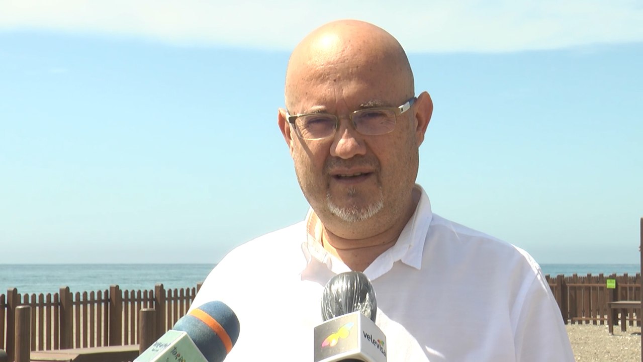 Playa de Torre del Mar incorpora una ducha para perros