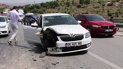 Otomobil seyir halindeki kamyona çarptı: 1 yaralı - MANİSA