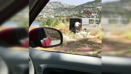 Bodrum’da film gibi olay...Hafriyat dolu çuvalları boşaltırken karşılarında zabıtayı görünce böyle geri yüklediler