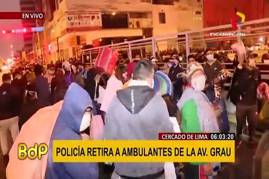 Cercado de Lima: PNP retira a ambulantes de la avenida Grau