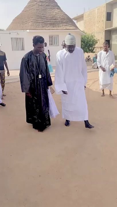 SERIGNE KHADIM MBACKE PAKATAS rend visite à Borom Daro