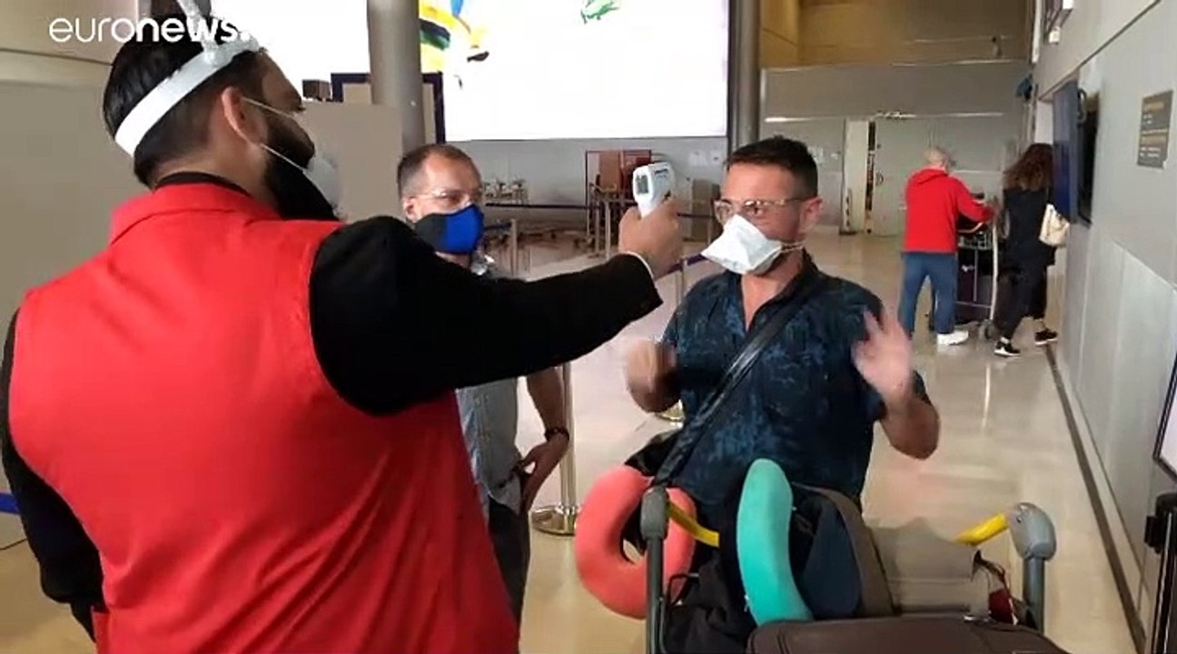 À Paris, malgré des mesures sanitaires rigoureuses, peu de voyageurs à l'aéroport CDG