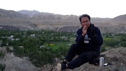 Sonam Wangchuk corona ko jawab jutey, gloves aur pani sey
