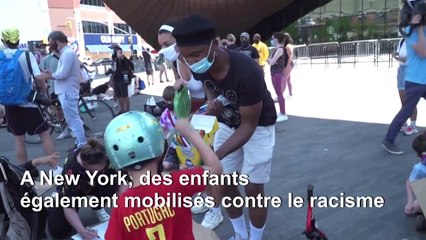 Des enfants manifestent contre le racisme à New York