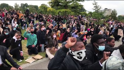 Hollanda'da ırkçılık karşıtı gösteri - AMSTERDAM