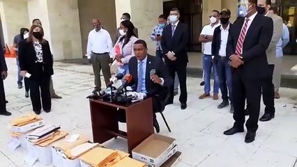 Pedro Botello explica manipularon video en el que pedía filmaran los golpes que había recibido.