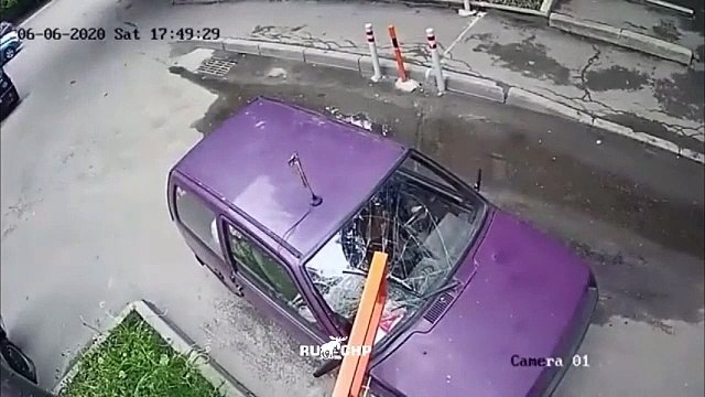 Cet automobiliste est vraiment très mauvais... 2 fois la même erreur