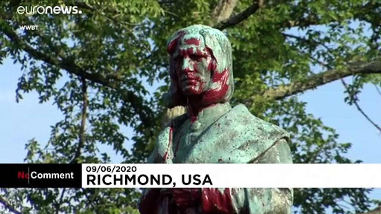 USA: Demonstranten stürzen Kolumbus-Statue und werfen sie in einen Teich